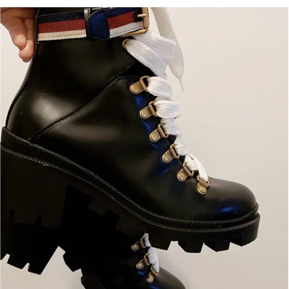 Like new gorgeous Gucci boots - Picture 2 of 8